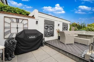 Seating Area- click for photo gallery